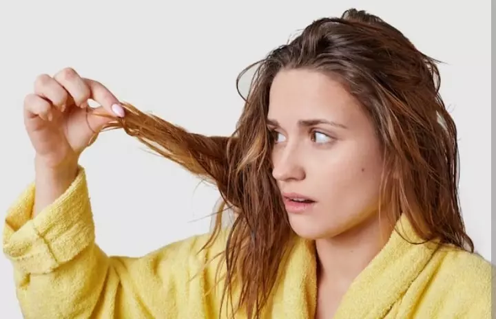 Como recuperar cabelos quimicamente danificados