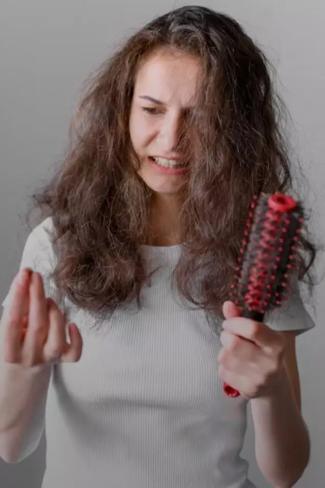 Como fazer o cabelo parar de cair urgente: dicas e tratamentos naturais