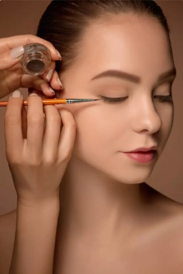 Maquiagem essencial para iniciantes: como montar seu kit e arrasar na make