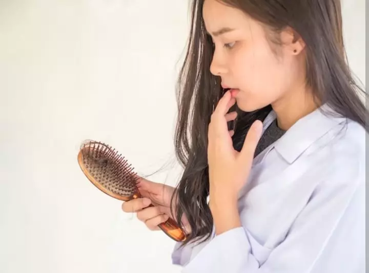 O que causa grande queda de cabelo feminino