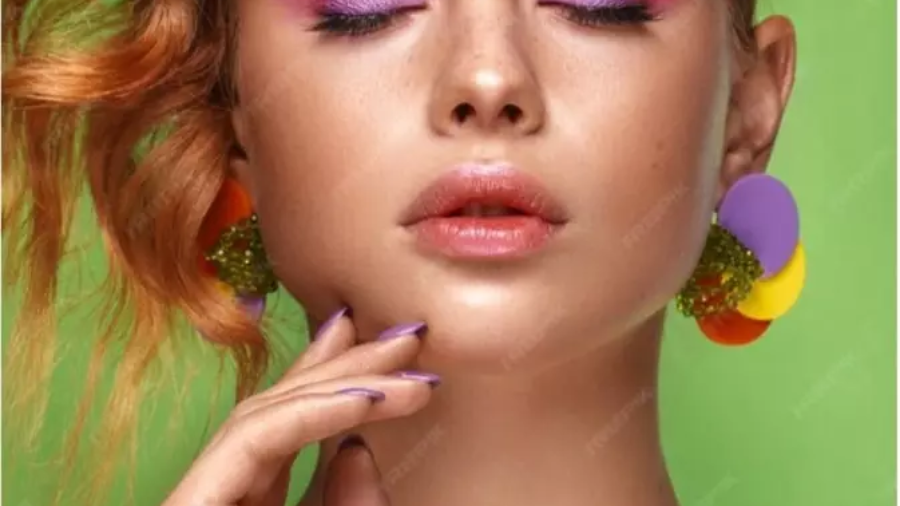 Maquiagem colorida linda