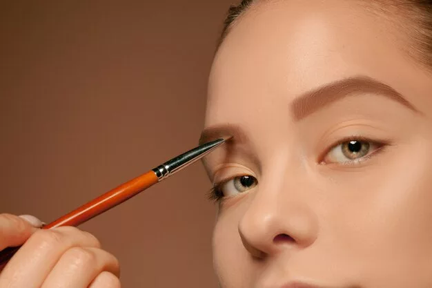 Como passar lápis na sobrancelha: dicas e truques para um visual natural