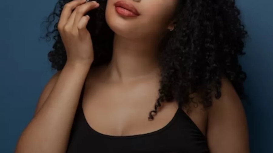 Maquiagem colorida para pele negra: 03 Dicas e truques essenciais
