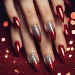 Unhas stiletto vermelha decorada com glitter: Tendência 2024