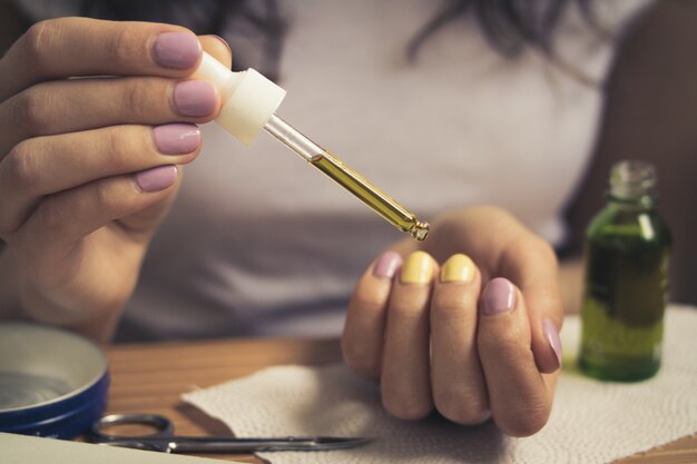 Melhor óleo para cutícula: Guia para manter unhas saudáveis e hidratadas