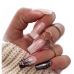 24 ideias de unhas acrílicas de inverno para um visual divertido, elegante e festivo nesta temporada de festas